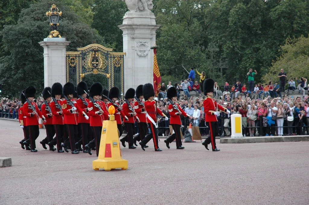 buckingham-palace-guards