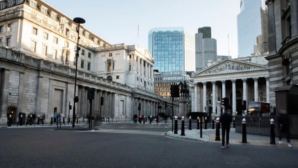 enjoy-a-weekend-in-london-buckingham-palace