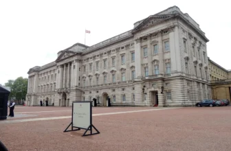 hop-on-hop-off-london-buckingham-palace