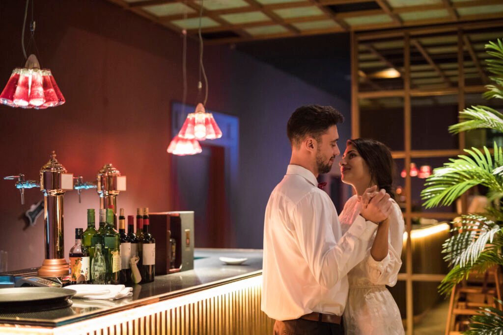 romantic-restaurants-london-couple-dancing