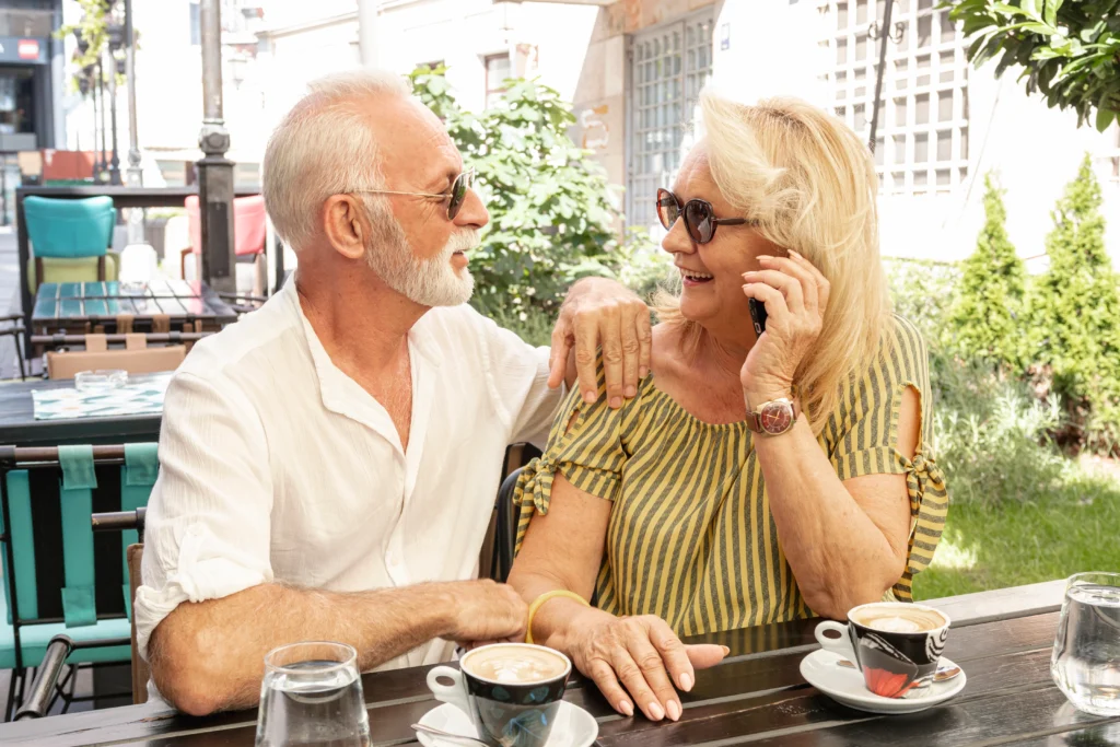 senior-couples-have-fun-in-cafes-in-london