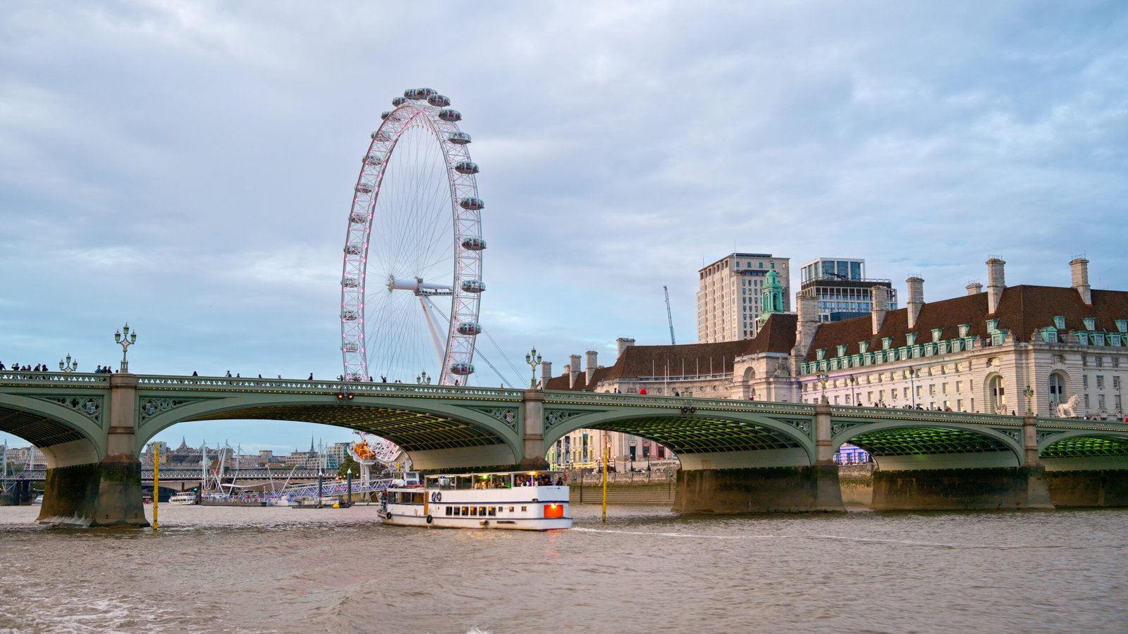 Thames Dinner Cruise in London