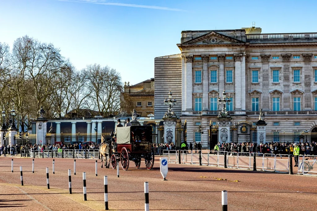 what-is-the-best-time-to-visit-buckingham-palace