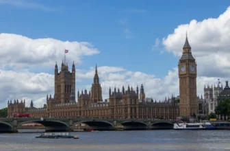 Big Ben and the Thames / London skyline