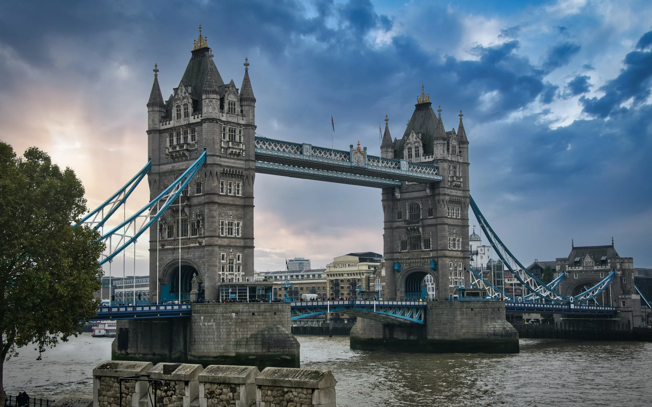 Veduta aerea dei quartieri del centro di Londra lungo il Tamigi