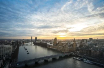 Big Ben and the Thames / London skyline