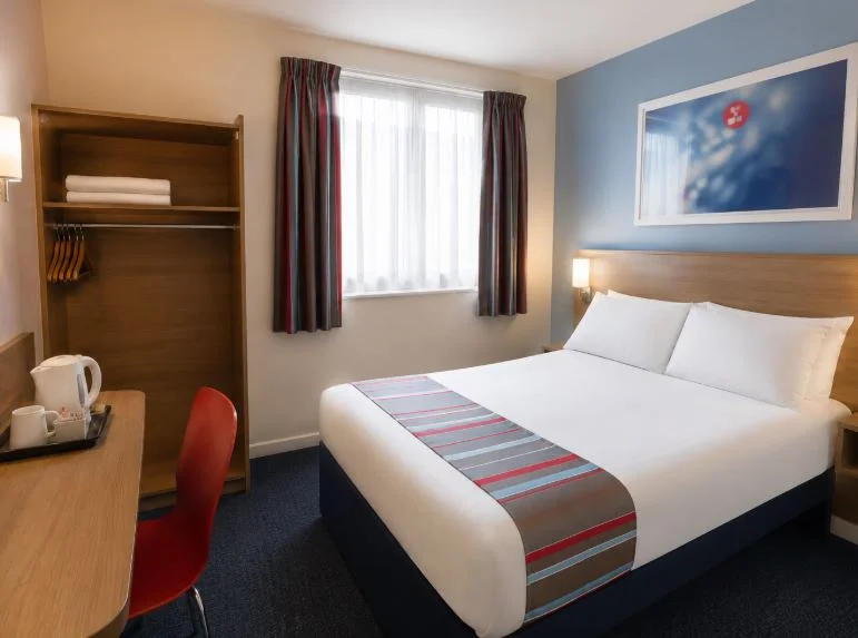 Budget hotel room in the Waterloo area of London