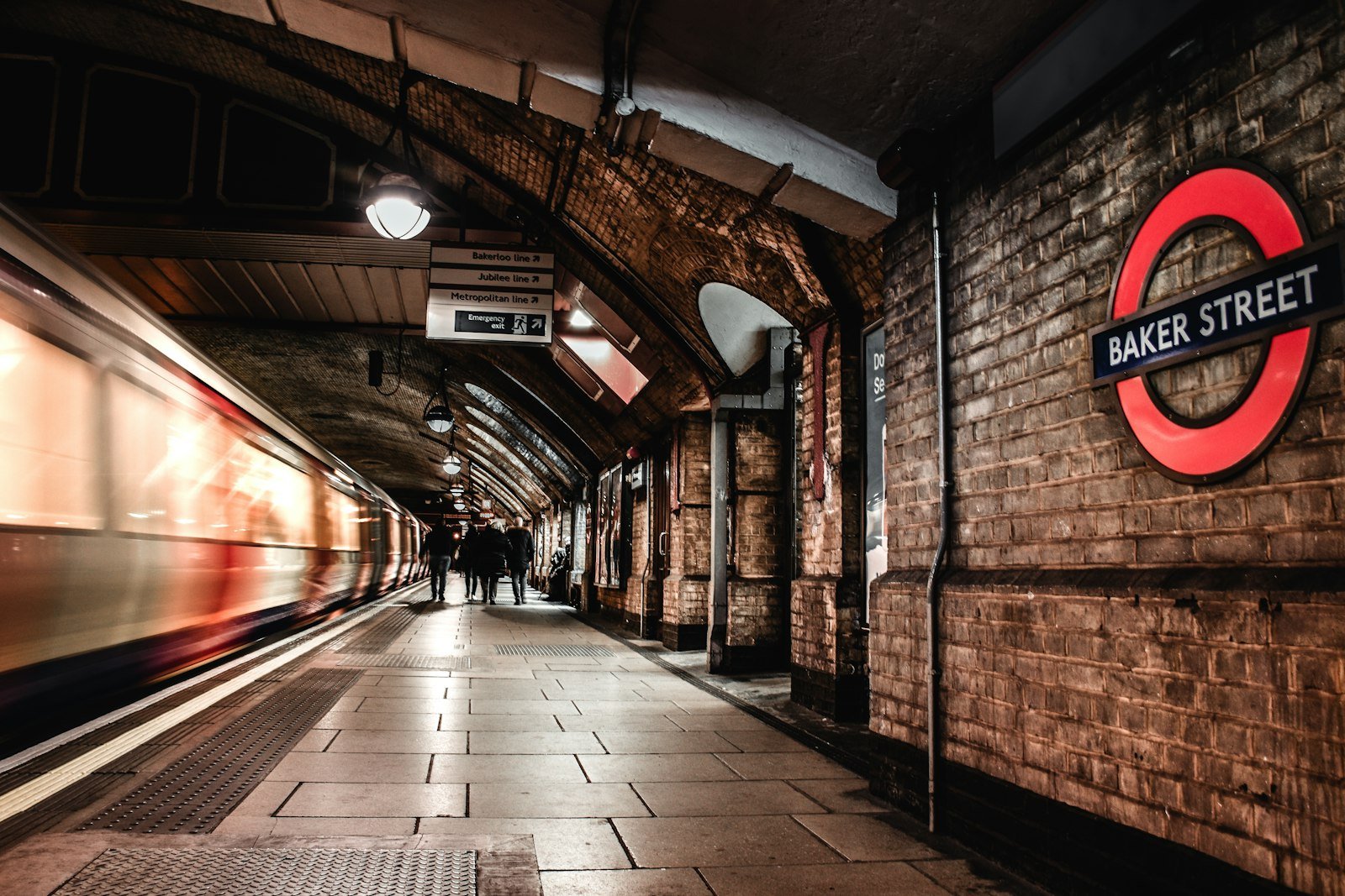 How to Get Between London's Train Stations, Airports and Hotels