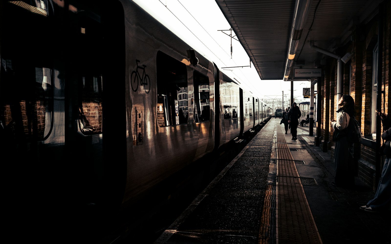 How to Get from London to Any UK City by Train, Coach or Car